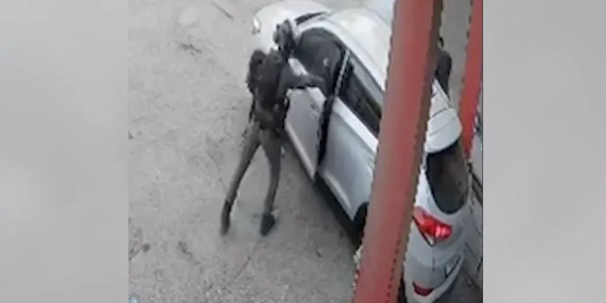 Hetim ndaj policit izraelit për granatë tymi në makinë