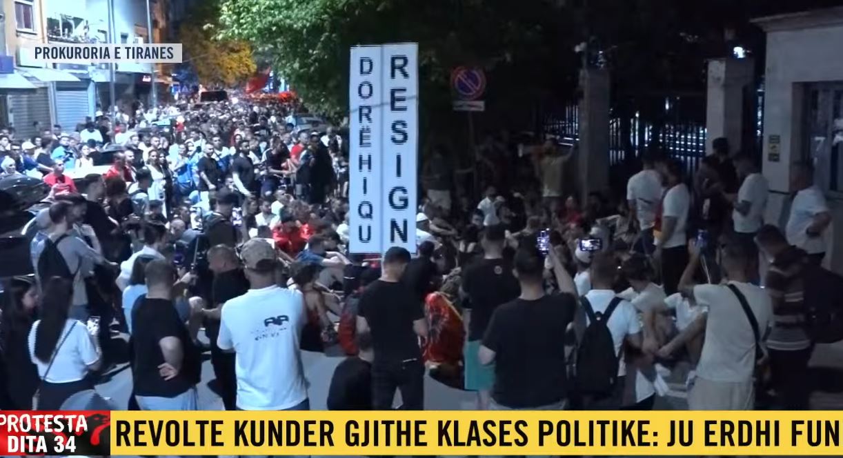 Protestuesit para Prokurorisë, kërkojnë lirimin e të