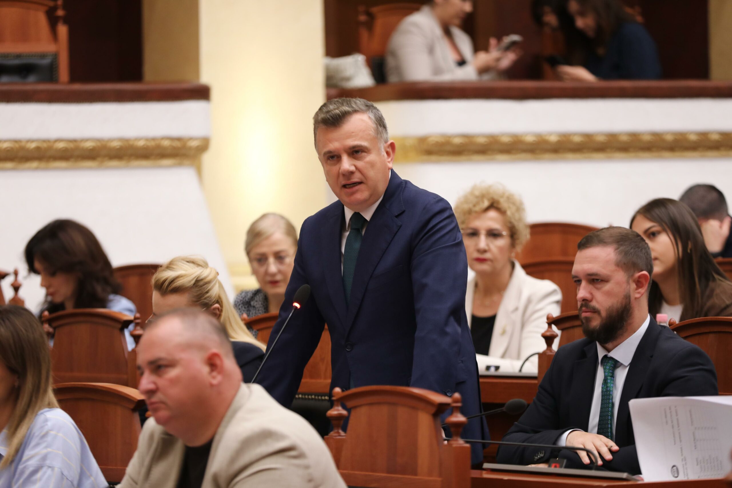 Balla kundërshton Muçin: “Erdhe hajdutçe në Parlament”