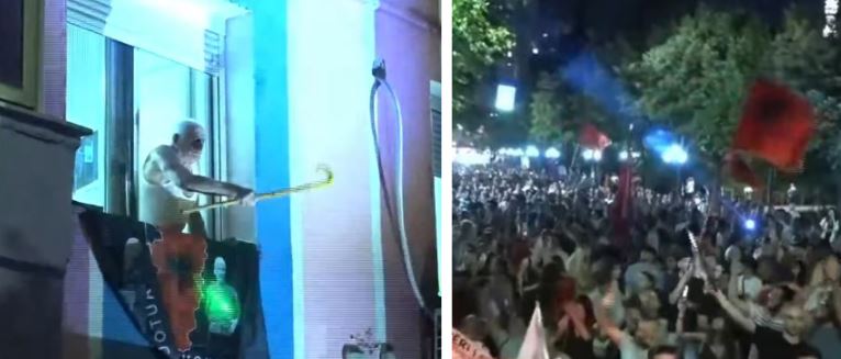 Marshimi në Tiranë, i moshuar përshëndet me flamur