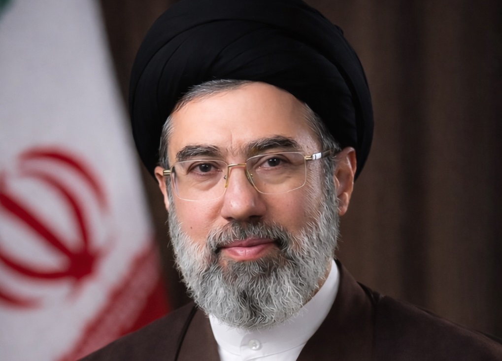Mojtaba Khamenei mungon në lutjet mortore për babanë