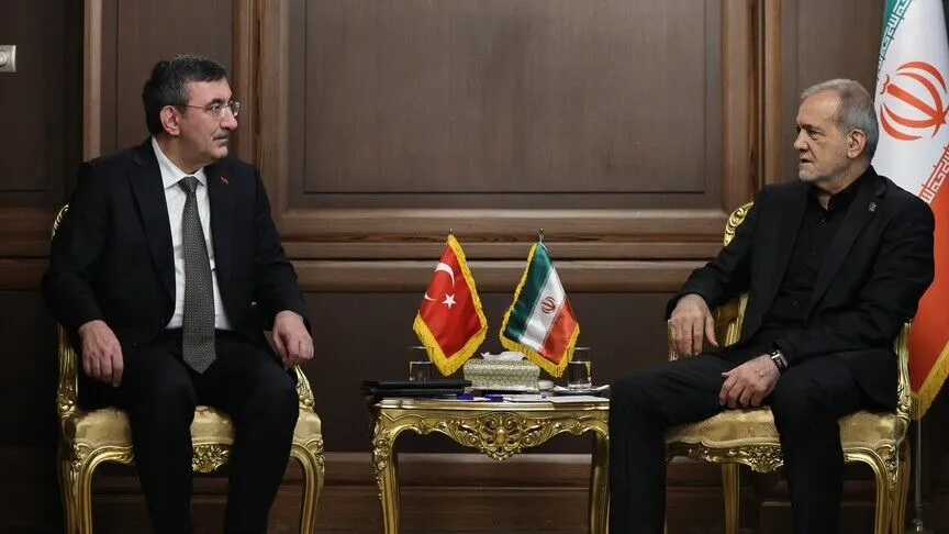 Zëvendëspresidenti turk takon Presidentin iranian në Teheran