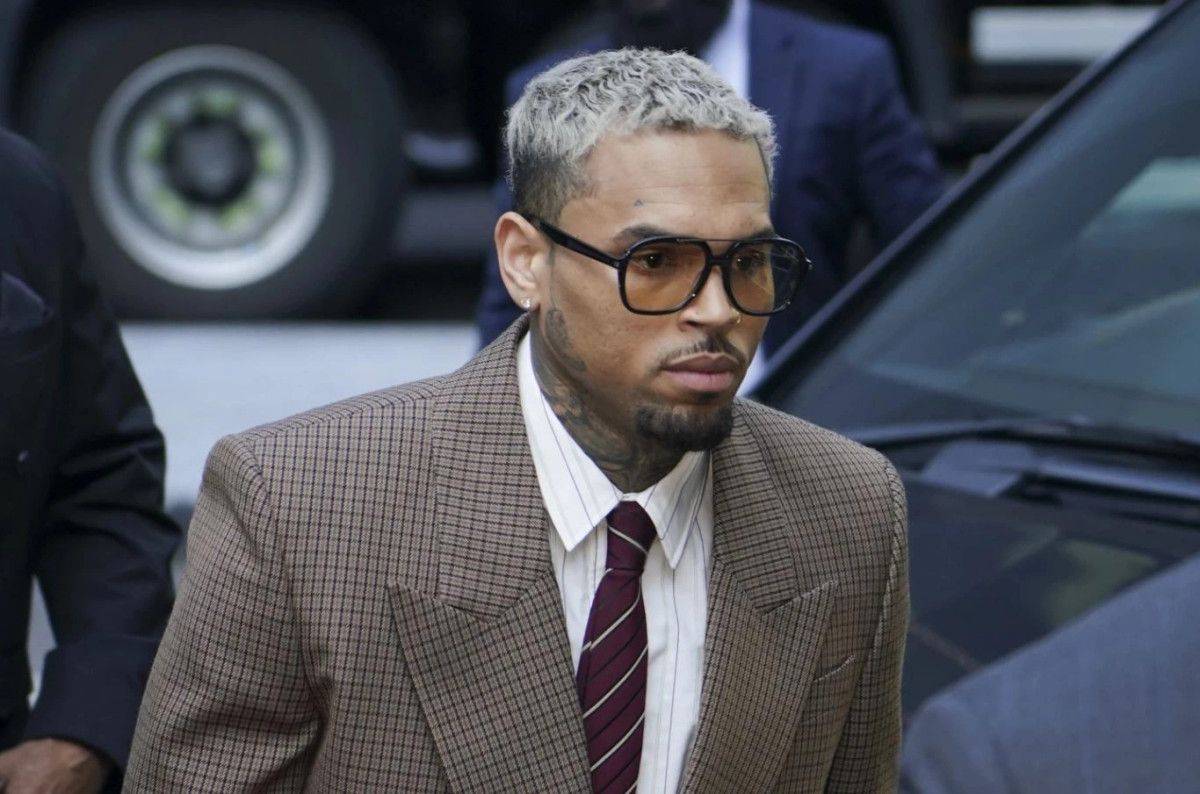 Chris Brown dëmshpërblen pastruesen 12.9 milionë dollarë