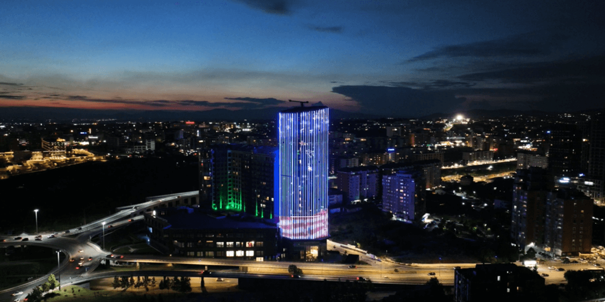 Dukagjini Center ndriçon për 250-vjetorin e Pavarësisë së