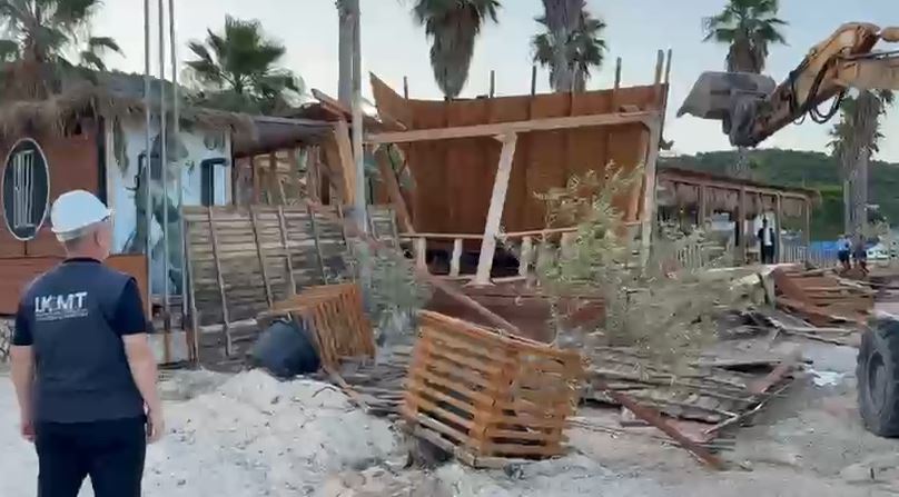 IKMT shemb “beach bar”-in pa leje në Jalë