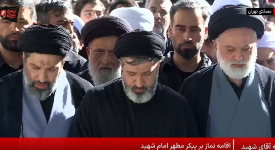 Mojtaba Khamenei mungon në lutjet mortore për babanë