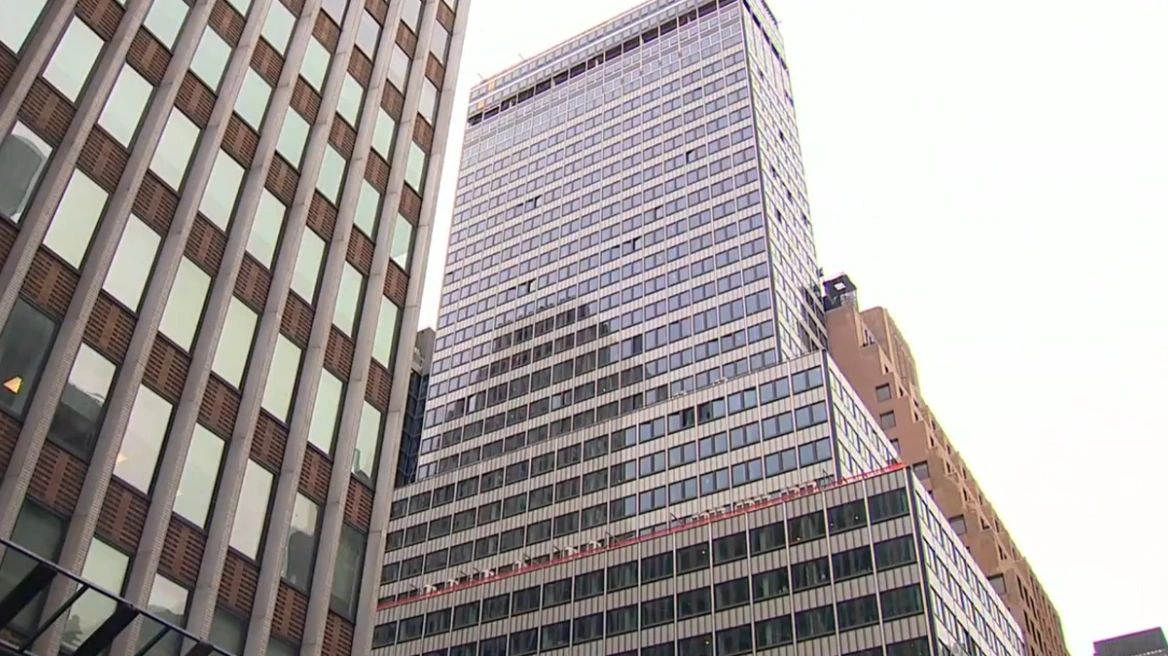 New York: Ndërtesë 38-katëshe evakuohet për rrezik shembjeje