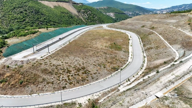 Nënshkruhet kontrata për autostradën Shkup-Bllacë