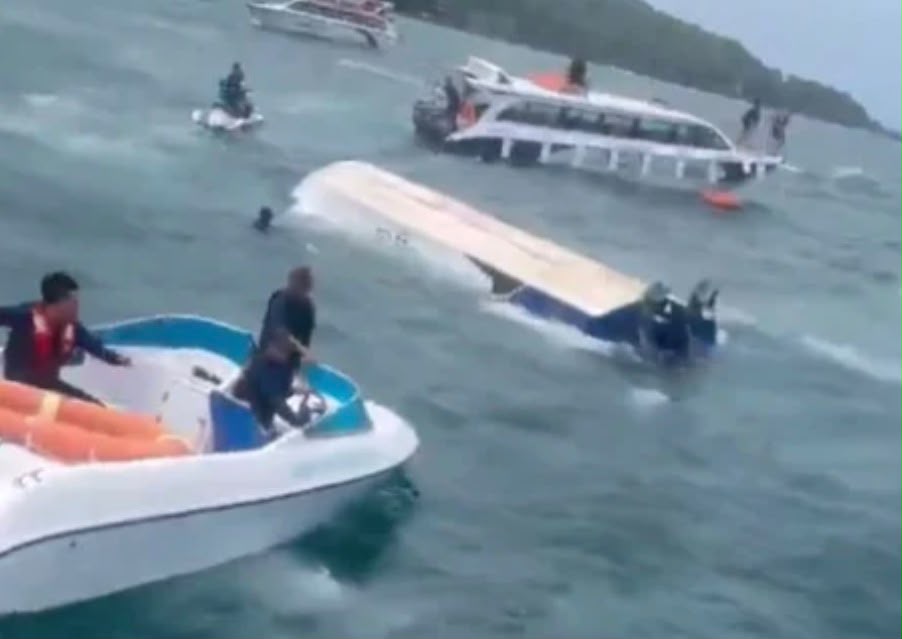 Vietnam: Përmbyset varka me turistë, 15 viktima