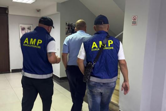 Arrestohen tre persona për lojëra fati, mes tyre polic