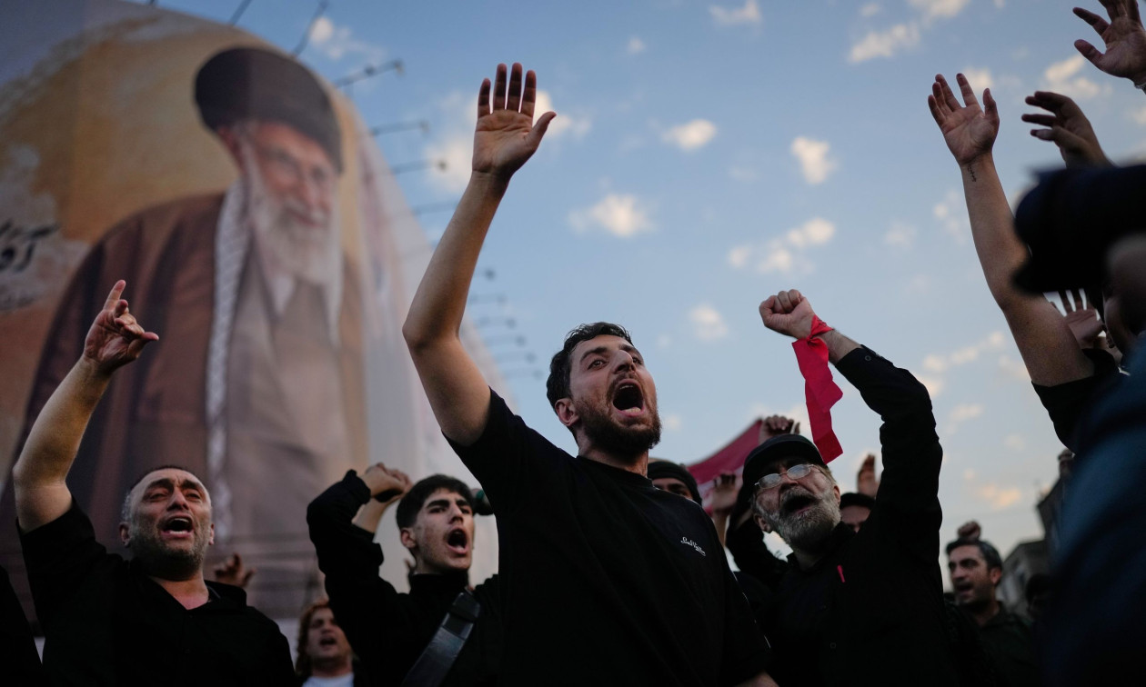 Nis procesioni mortor për Ali Khamenein në Teheran
