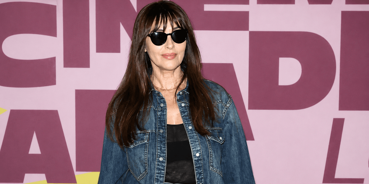 Monika Bellucci me xhins, shkëlqen në Paris