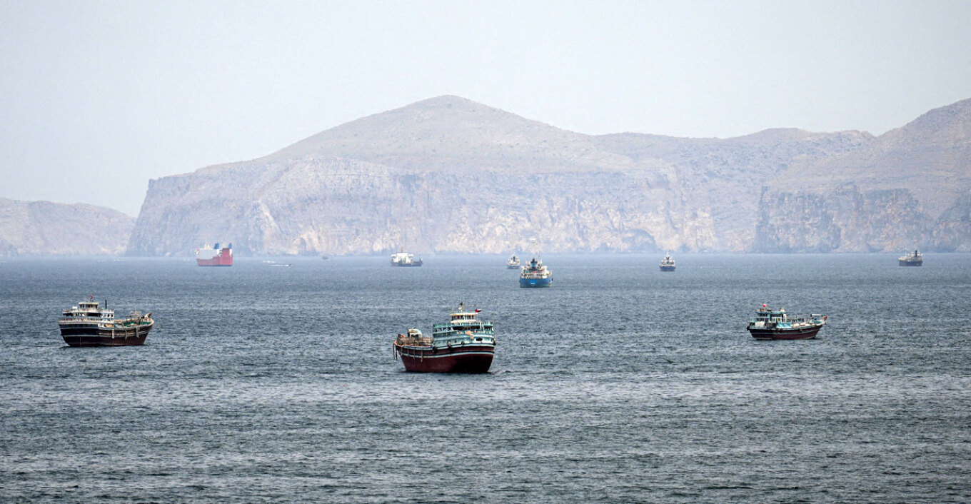 Irani kërcënon me mbylljen e Ngushticës së Hormuzit