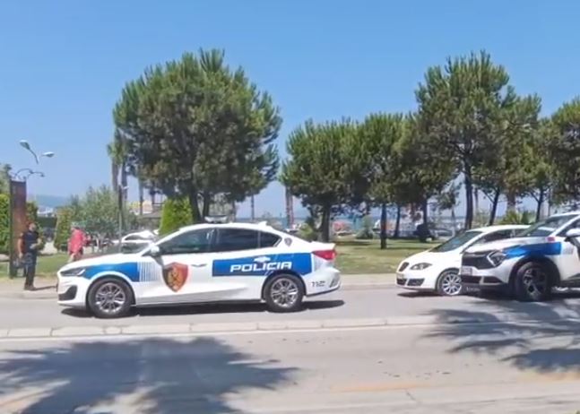 E moshuara bie nga autobusi në Vlorë, gjendje e rëndë