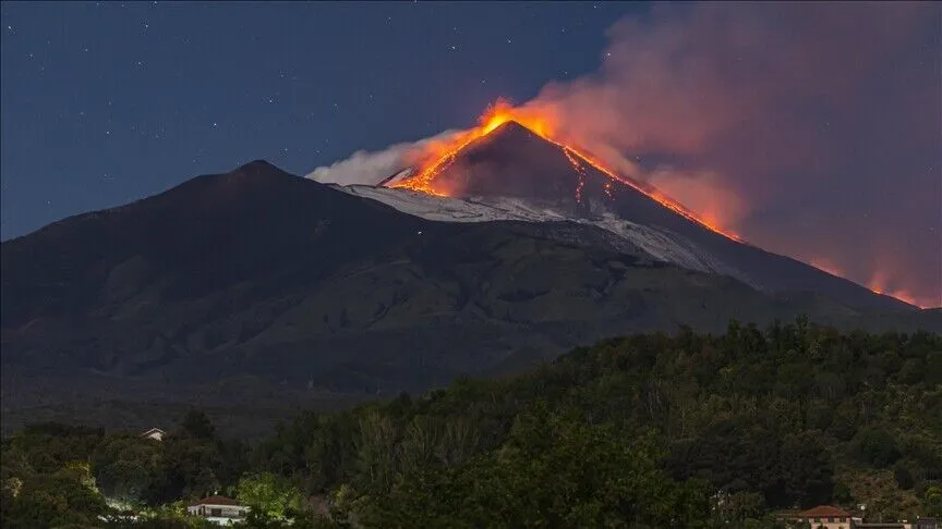 Vullkani Etna shpërthen, ndërpriten fluturimet në Katania