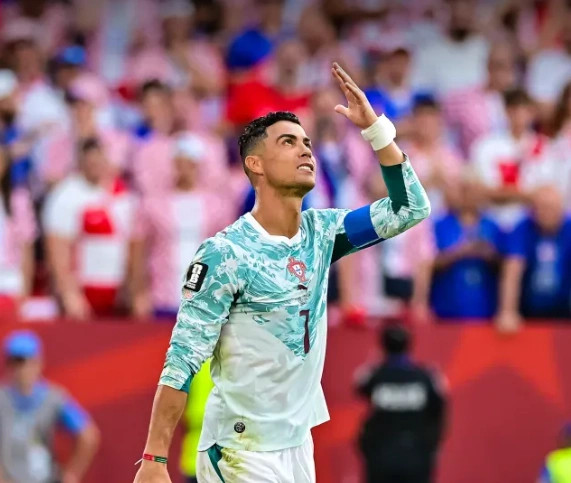 Ibrahimoviq kritikon Ronaldon: Po mban peng Portugalinë